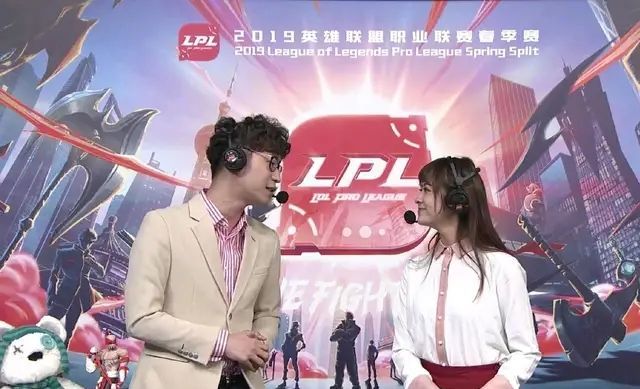  电竞解说金句频出，专业点评圈粉无数