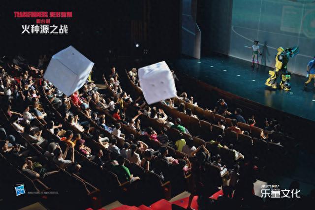  跨年大战火星撞地球引爆观众席