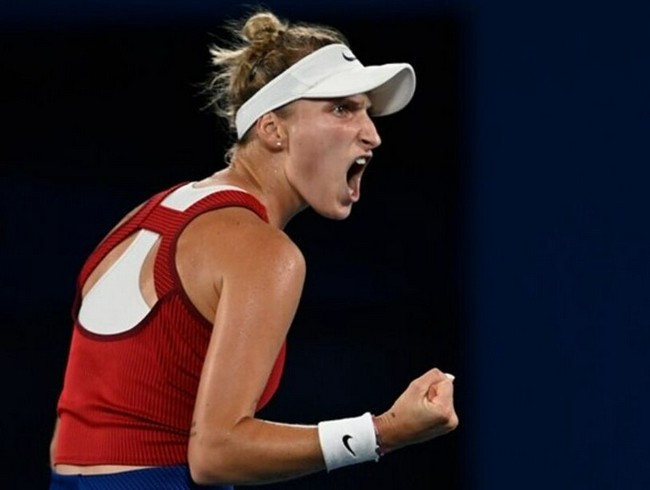  万卓索娃黑马之路不止，迈阿密站连克强手