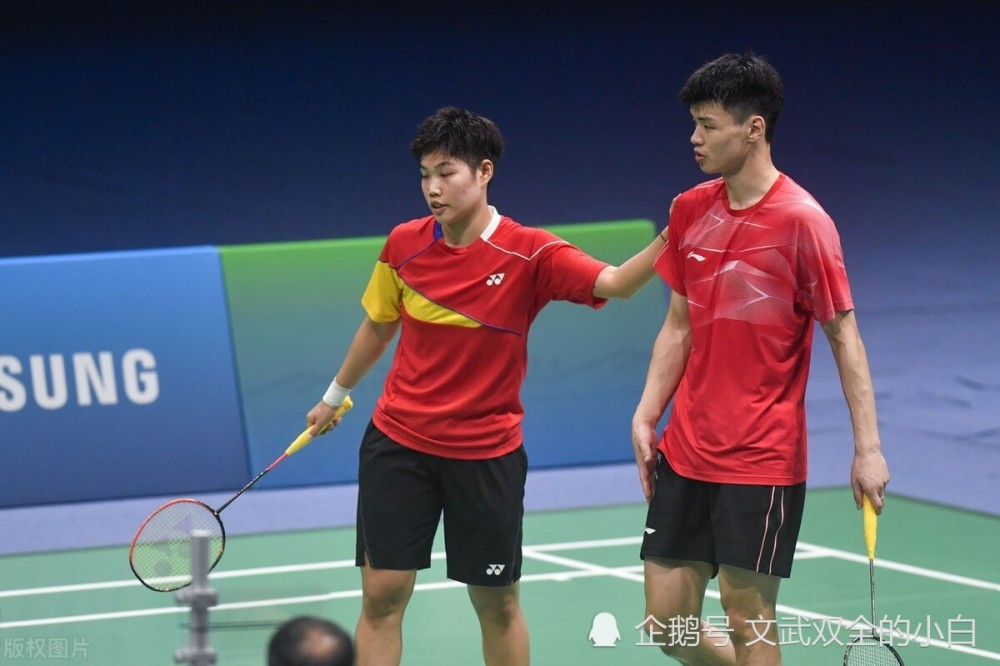  梅总双打默契配合，美网混双决赛勇夺桂冠