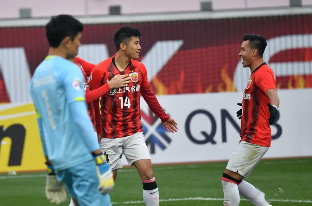  肯宁澳网捧杯开启新赛季征程