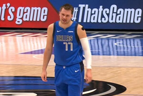  东契奇超神发挥独行侠大胜森林狼