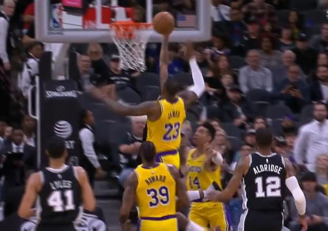  辛纳发球火力全开，蒙特利尔站斩获生涯首冠