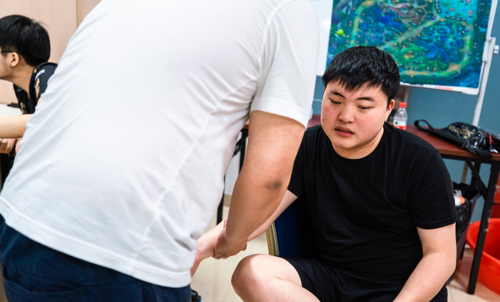  电竞选手伤病困扰，健康管理引关注