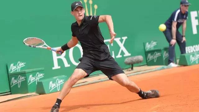  卢布列夫挽救赛点逆转晋级大师赛