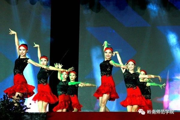  电竞纪录片火热播出，幕后故事感动万千观众  