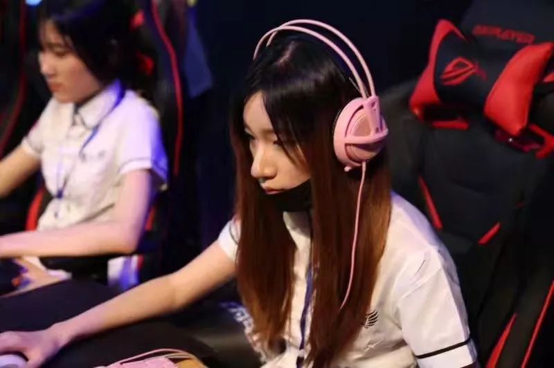  电竞女选手突破偏见 女子联赛关注度显著提升