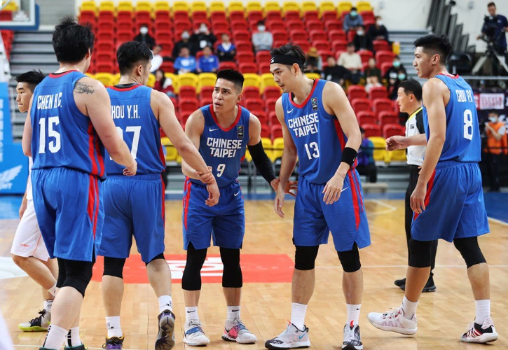  男篮亚洲杯预选赛，中国队完胜伊朗