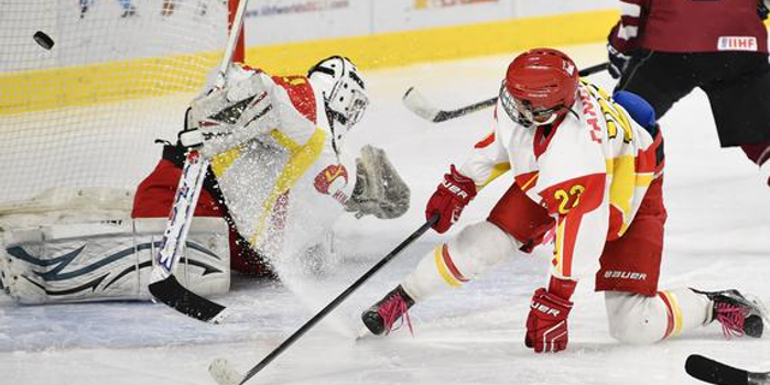  电竞选手刻苦训练磨砺精湛技艺