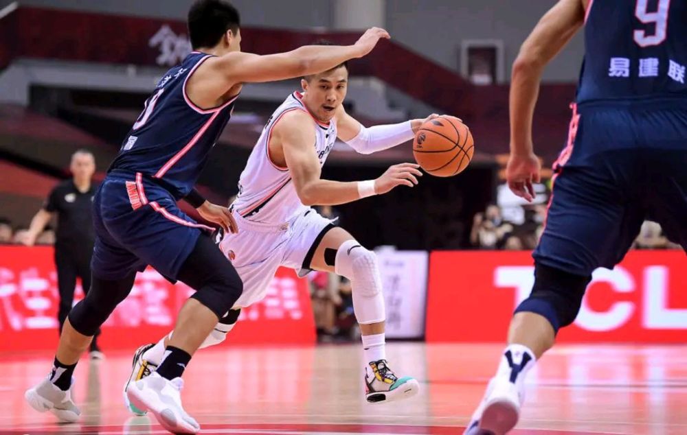  CBA焦点战，辽宁男篮逆转浙江豪取连胜